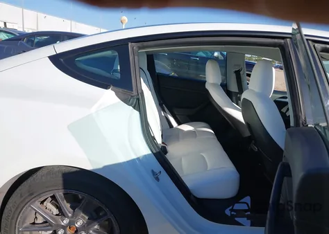 2022 Tesla Model 3 Rear-Wheel Drive z USA, uszkodzony, nr VIN 5YJ3E1EA2NF325828